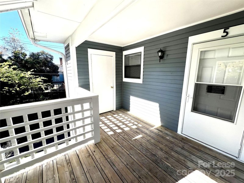 Property image 3 at 300 E Park Avenue, Charlotte, NC 28203