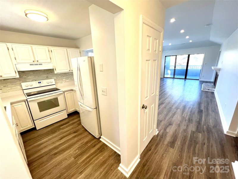 Property image 4 at 300 E Park Avenue, Charlotte, NC 28203