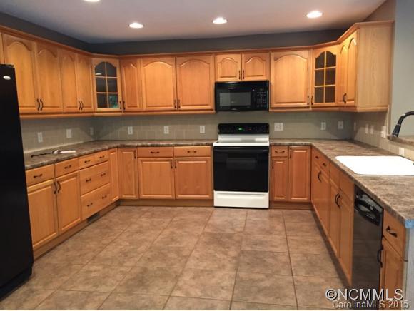 Property image 2 at 4 Fernbrook Place, Asheville, NC 28804