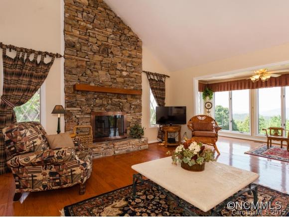 Property image 4 at 1603 Fleetwood Pl, Hendersonville, NC 28739