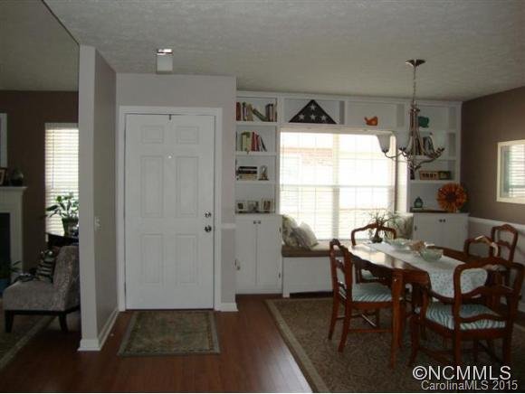 Property image 2 at 39 N Creekside Ct, Hendersonville, NC 28791