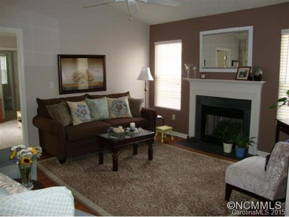 Property image 3 at 39 N Creekside Ct, Hendersonville, NC 28791