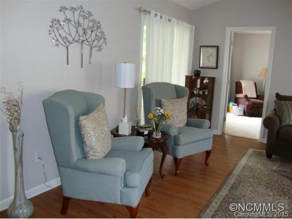 Property image 4 at 39 N Creekside Ct, Hendersonville, NC 28791