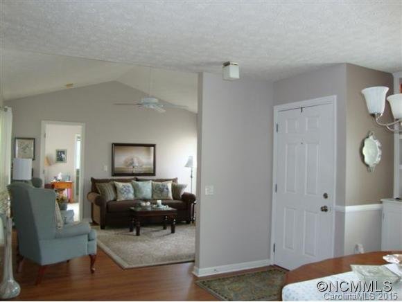 Property image 5 at 39 N Creekside Ct, Hendersonville, NC 28791