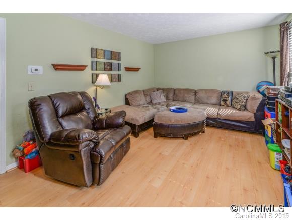 Property image 4 at 105 Arco Rd, Asheville, NC 28805