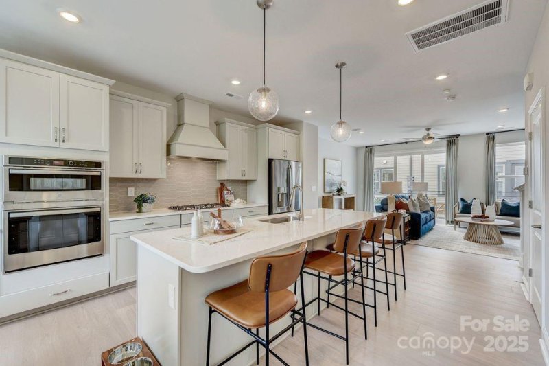 415 Silver Star Boulevard