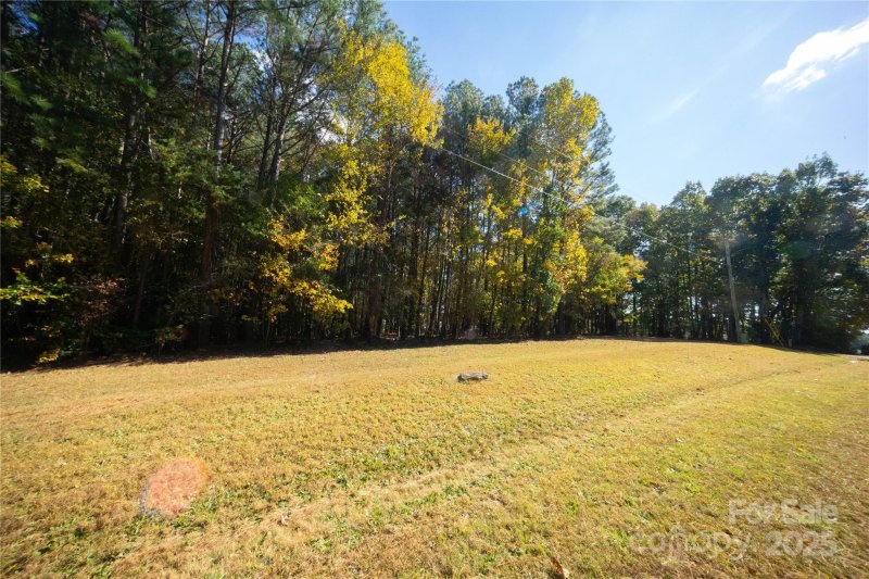 Property image 3 of 122 Arrington Road in Arrington Woods, Statesville, NC 28625