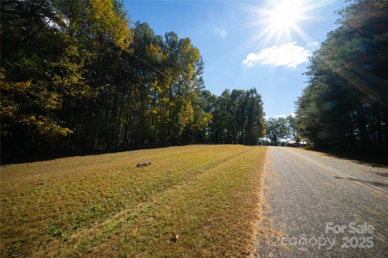 Property image 4 of 122 Arrington Road in Arrington Woods, Statesville, NC 28625