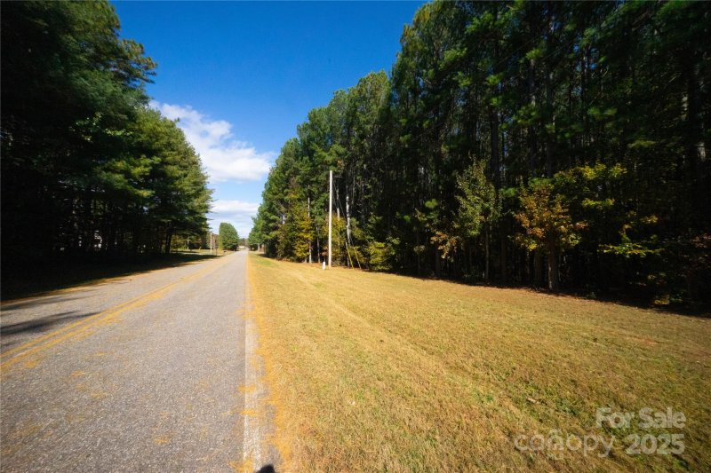 Property image 5 of 122 Arrington Road in Arrington Woods, Statesville, NC 28625