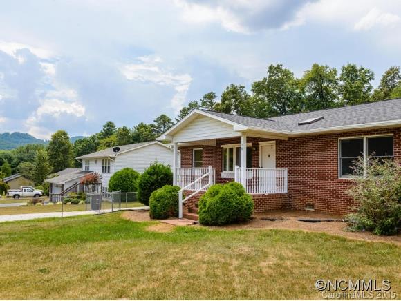 Property image 3 at 15 Spring Lake Drive, Fletcher, NC 28732