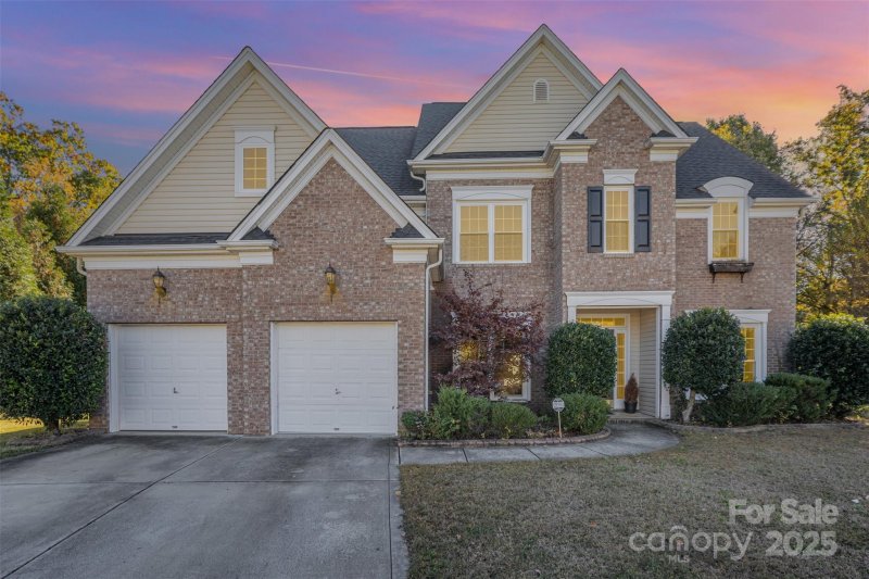 Rocky River Crossing, Harrisburg Community