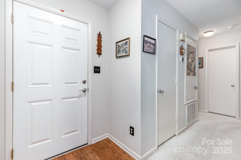 Property image 3 of 941 Sardis Cove Drive in Sardis Cove, Charlotte, NC 28270