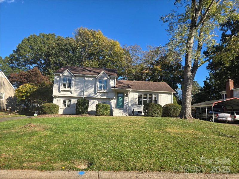 Property image 2 of 7214 Fox Hunt Road in Idlewild, Charlotte, NC 28212