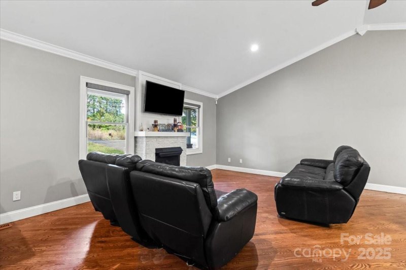 Property image 4 of 7918 Sarah Drive in Lakehaven Estates, Denver, NC 28037