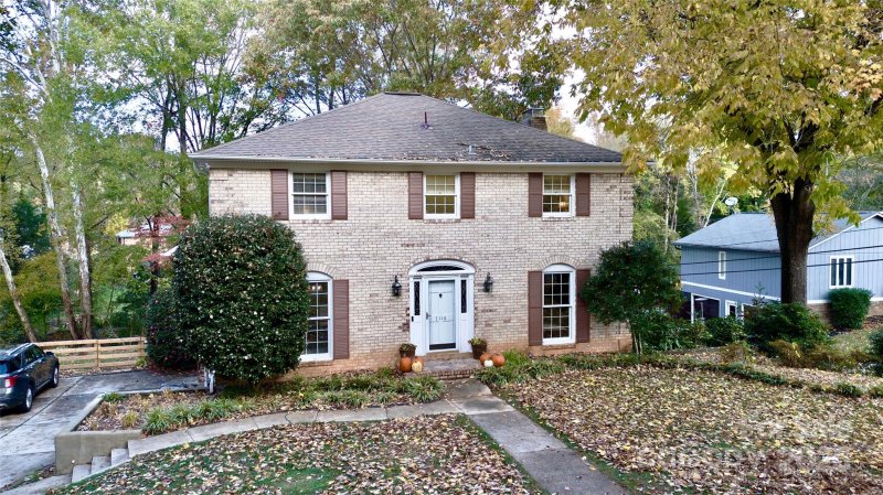 Property image 2 of 7116 Hollyhouse Drive in Ravenwood, Charlotte, NC 28215