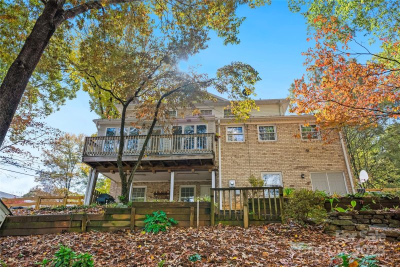 Property image 3 of 7116 Hollyhouse Drive in Ravenwood, Charlotte, NC 28215