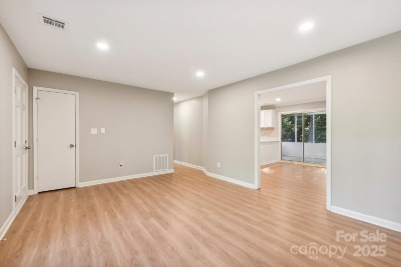 Property image 5 of 6622 Brushwood Drive in Ridgeview, Charlotte, NC 28262