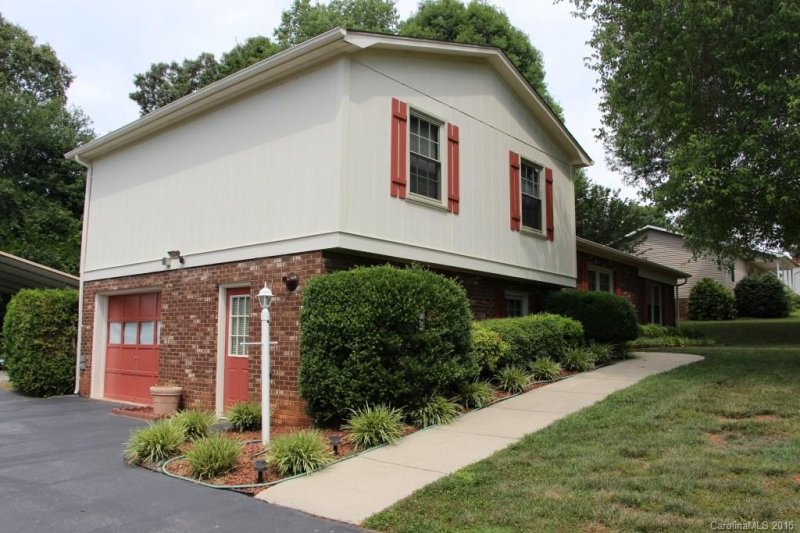 Property image 2 at 3491 Yorkland Drive, Hickory, NC 28601