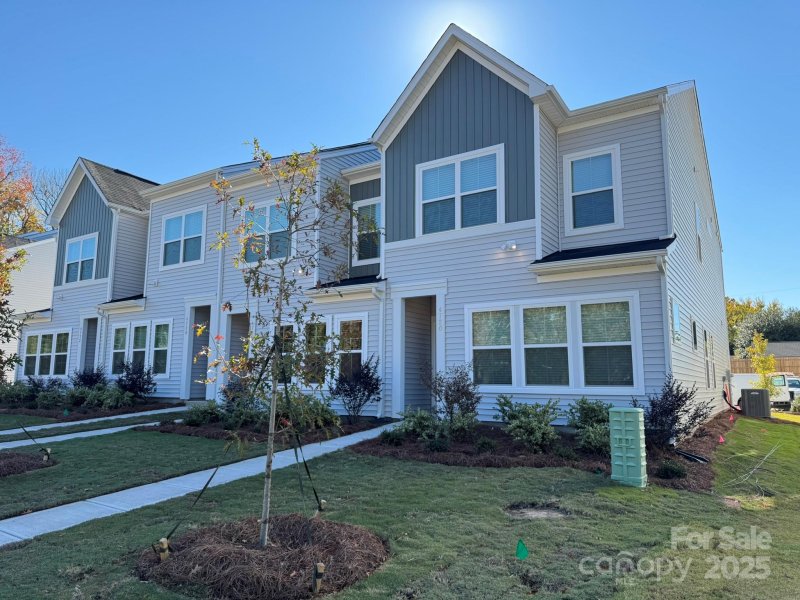 Property image 2 of 4720 Lakeview Road in Lakeview Village, Charlotte, NC 28216