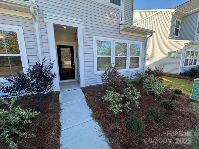 Property image 3 of 4720 Lakeview Road in Lakeview Village, Charlotte, NC 28216