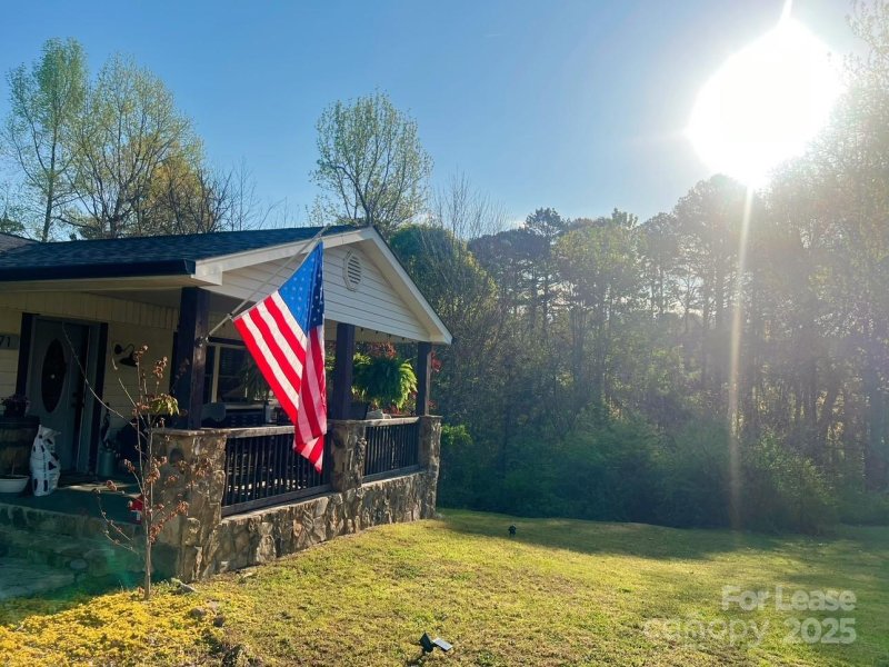 Property image 2 of 7471 Lakehaven Drive in Lakehaven Estates, Denver, NC 28037