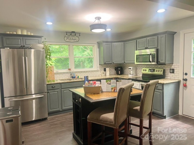 Property image 3 of 7471 Lakehaven Drive in Lakehaven Estates, Denver, NC 28037