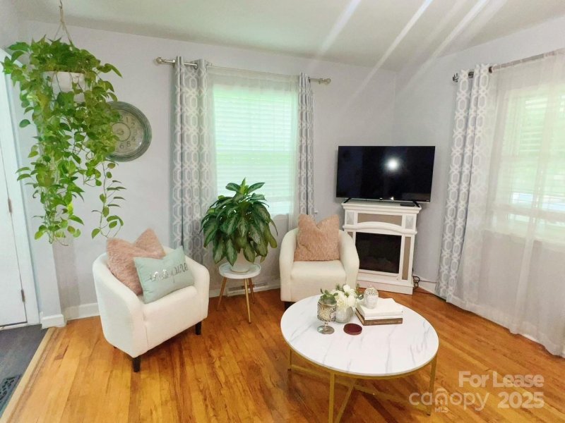 Property image 5 of 7471 Lakehaven Drive in Lakehaven Estates, Denver, NC 28037