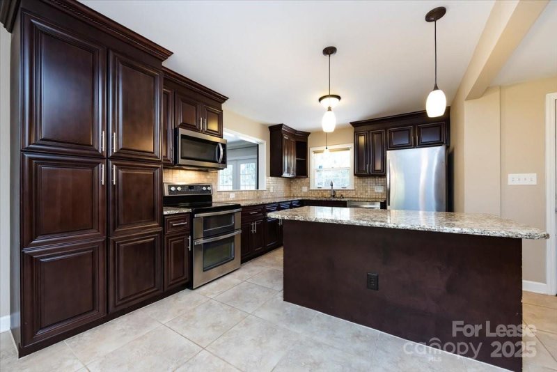 Property image 3 at 5400 Farmbrook Drive, Charlotte, NC 28210