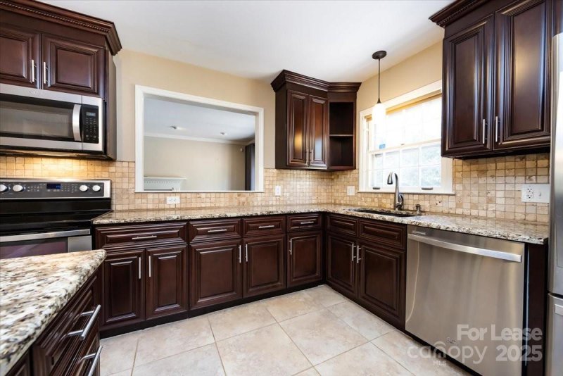 Property image 4 at 5400 Farmbrook Drive, Charlotte, NC 28210