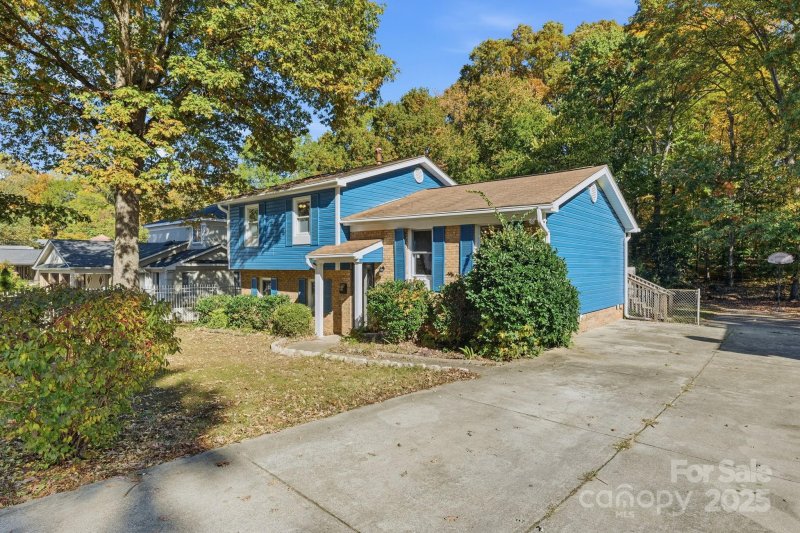 Property image 2 at 814 Dobson Drive, Charlotte, NC 28213