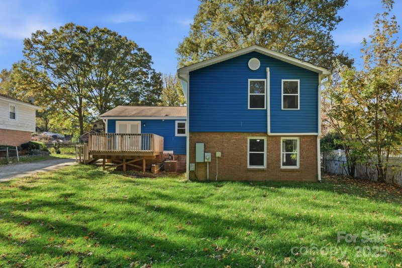 Property image 4 at 814 Dobson Drive, Charlotte, NC 28213