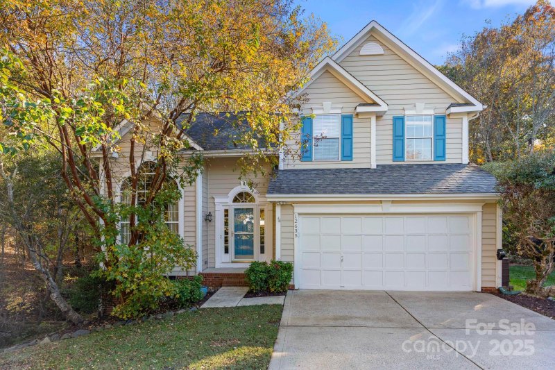 Woodside Falls, Pineville community