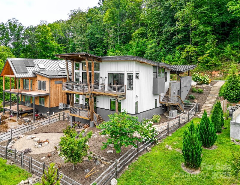 Property image 3 at 8 Crossvine Alley, Asheville, NC 28804