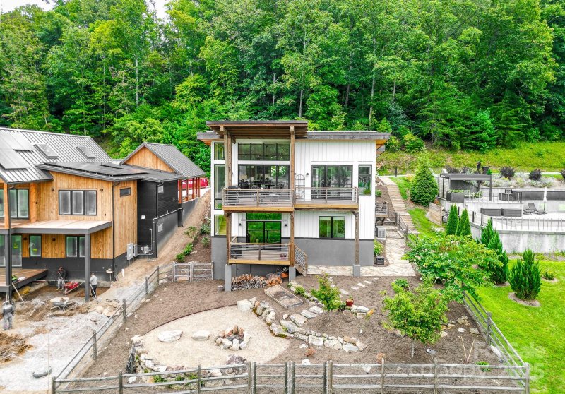 Property image 4 at 8 Crossvine Alley, Asheville, NC 28804