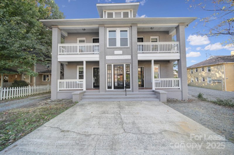 1512 Sunnyside Avenue