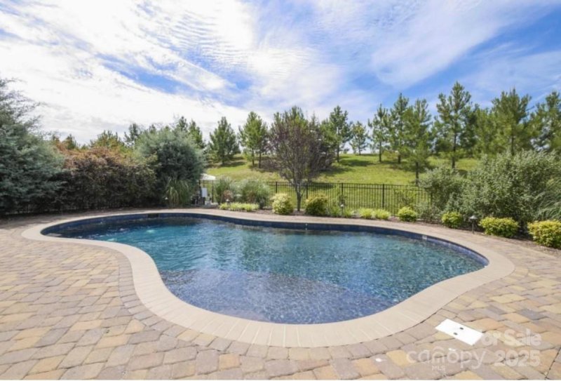 Taylor Glenn, Indian Trail Community