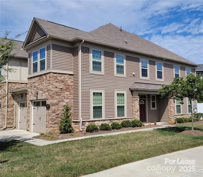 5806 Clan Maclaine Drive