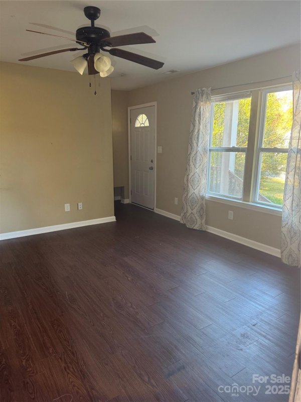 Property image 2 at 918 Breezewood Drive, Charlotte, NC 28262