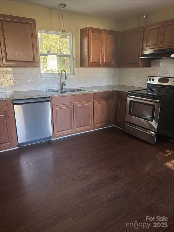 Property image 4 at 918 Breezewood Drive, Charlotte, NC 28262