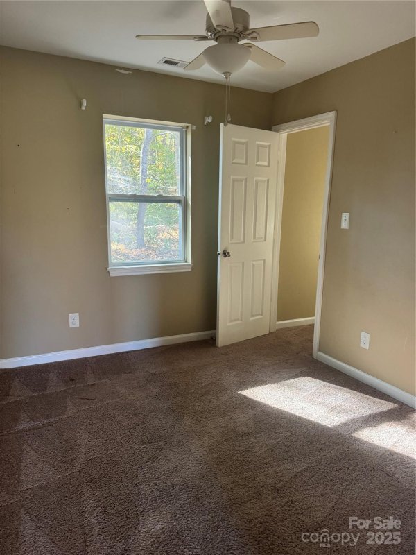 Property image 5 at 918 Breezewood Drive, Charlotte, NC 28262