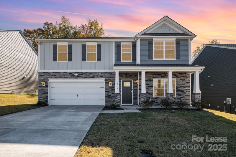 Adair Woods, Davidson community