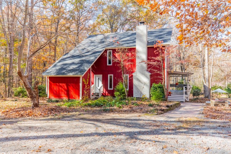 6524 The Little Road