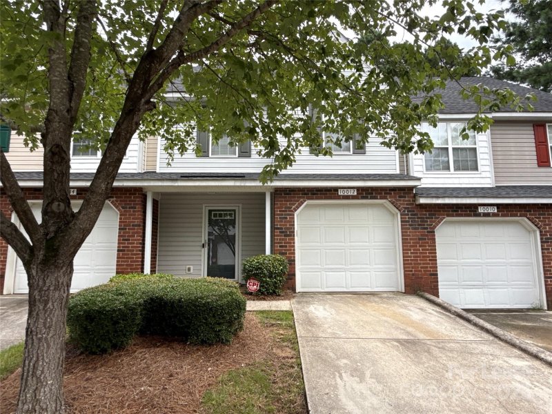 Property image 2 at 10012 University Park Lane, Charlotte, NC 28213