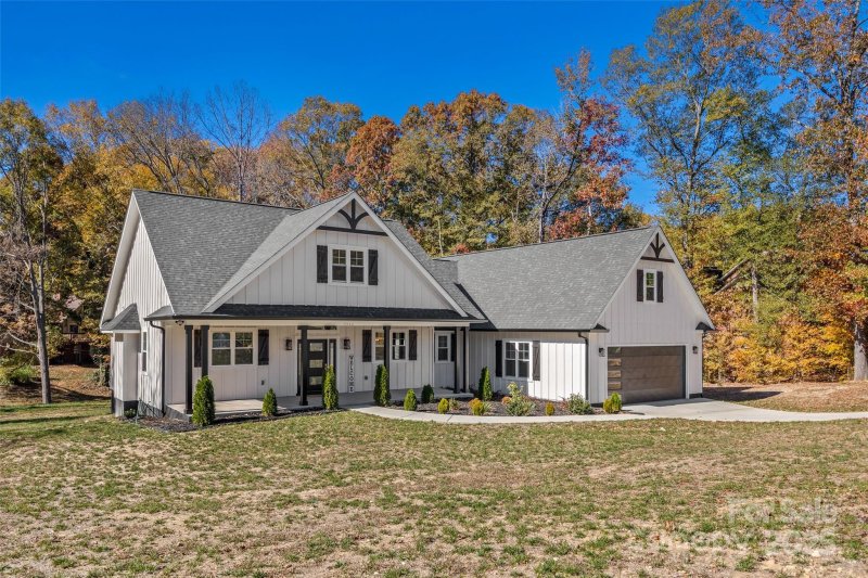 Property image 2 at 8946 Fallsdale Drive, Charlotte, NC 28214