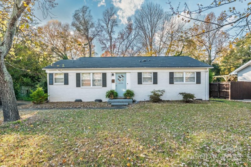 Darby Acres, Charlotte Community