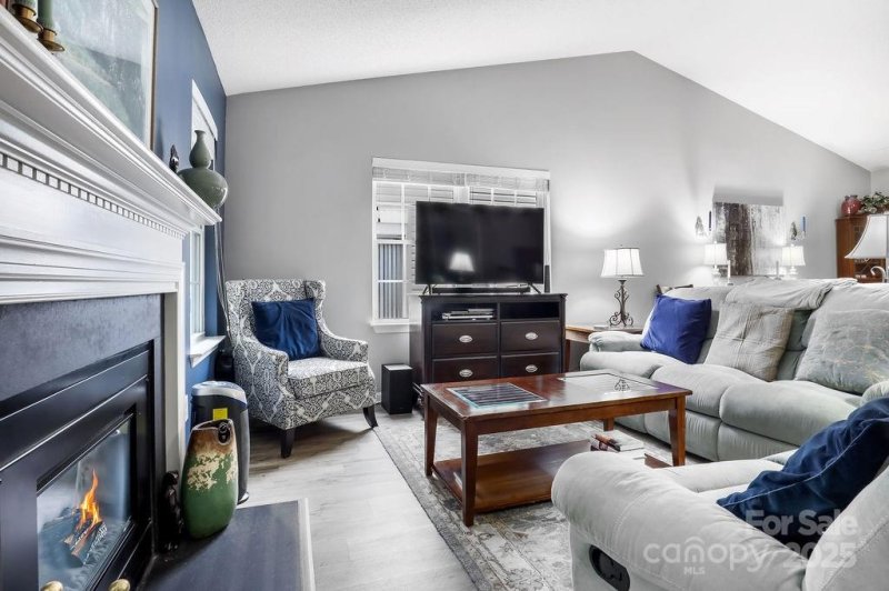 Property image 2 at 22 S Woodridge View Court, Hendersonville, NC 28791