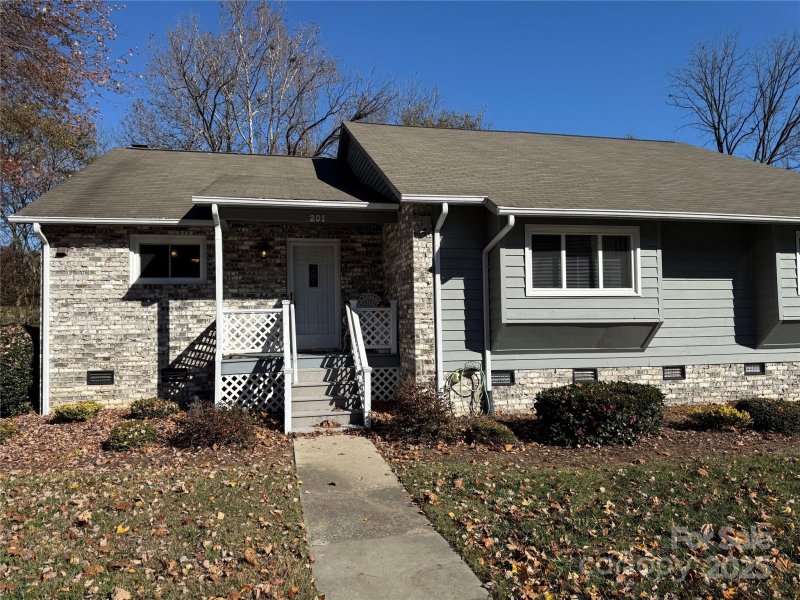 201 Wellington Hills Circle