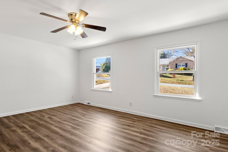 Property image 4 at 5116 Carriage Drive Circle, Charlotte, NC 28205