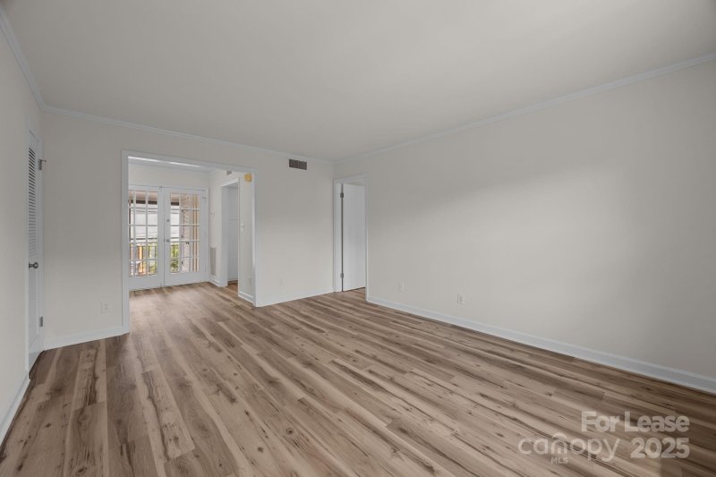 Property image 4 at 922 Mcalway Road, Charlotte, NC 28211