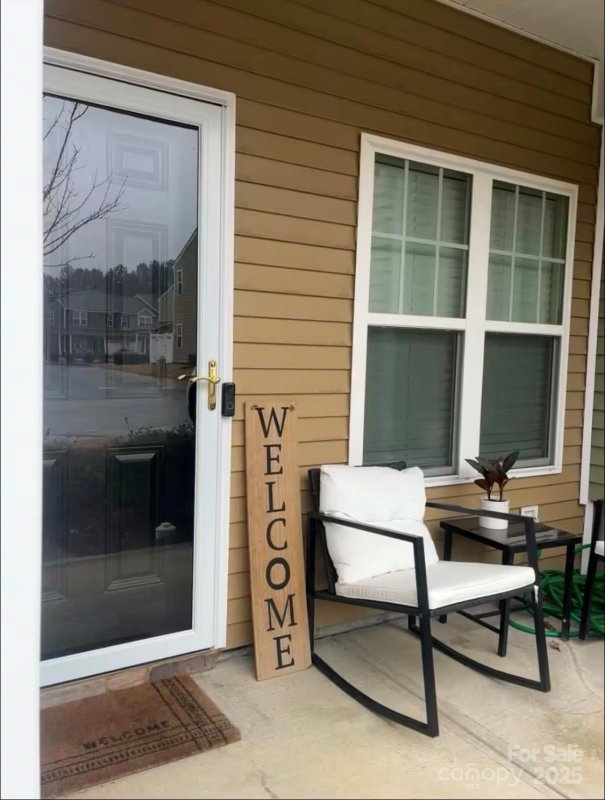 Wrights Crossing, Charlotte Community